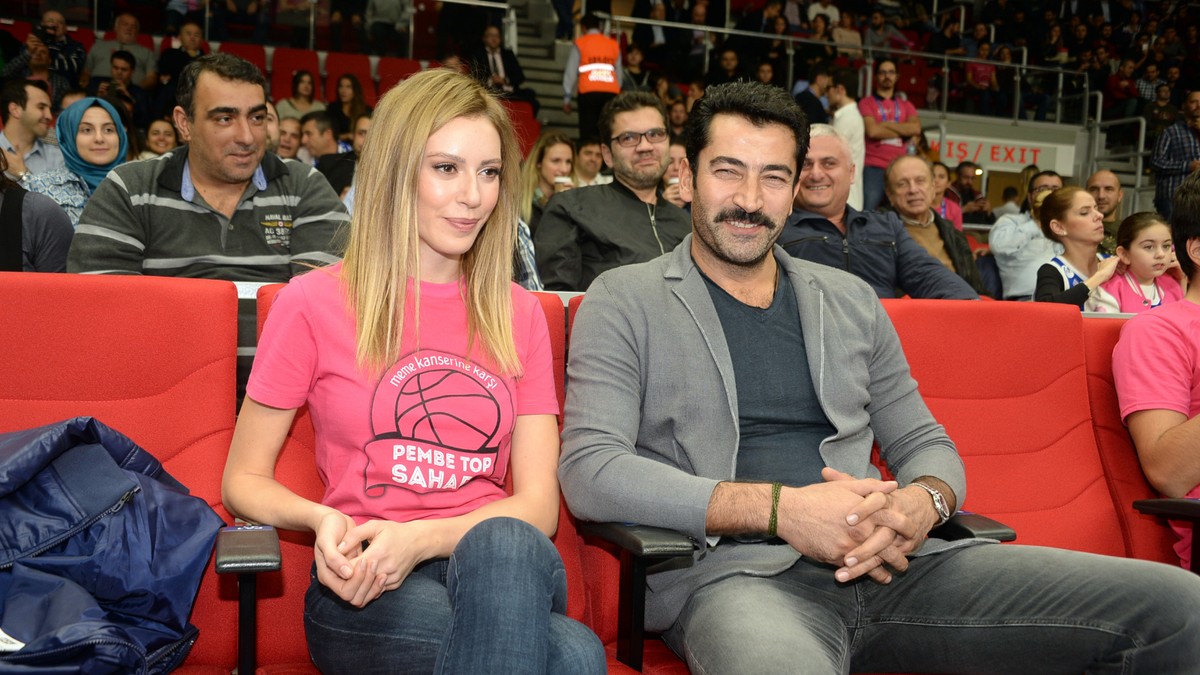 Hayranları Sinem Kobal'dan 'yalanlama' bekliyor: İnanmıyoruz