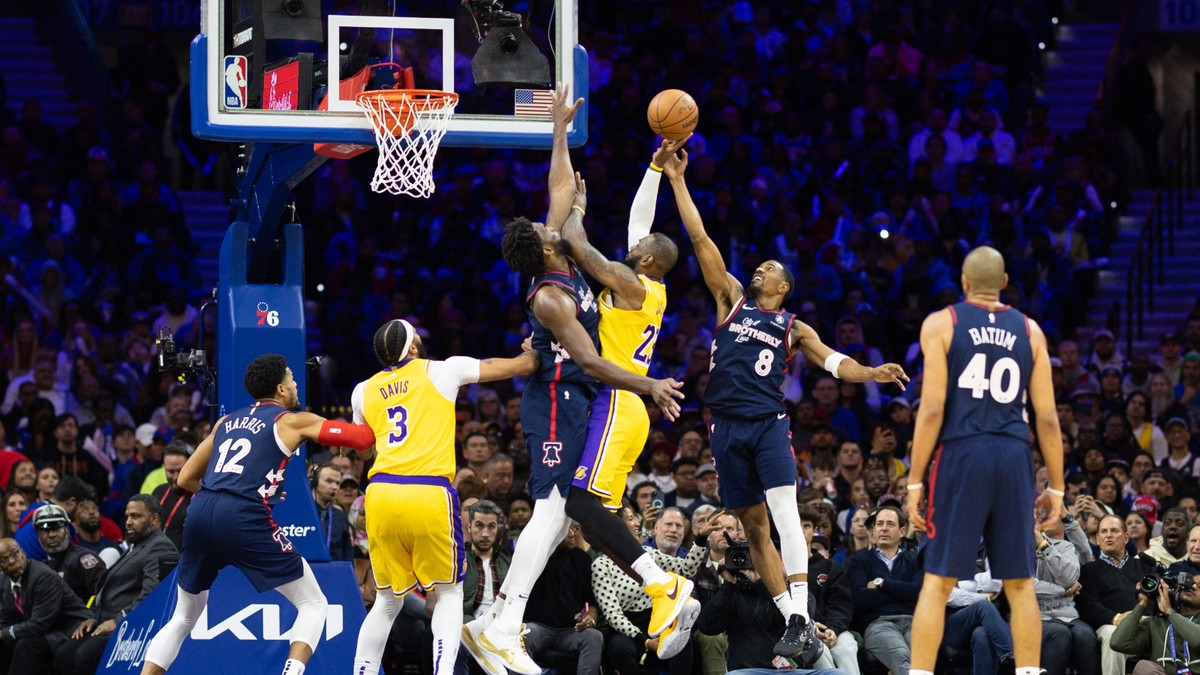Philadelphia 76ers'tan Los Angeles Lakers'a 44 sayı fark!