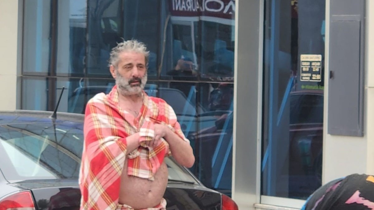 Depreme hamamda yakalandı, peştamalla sokağa koştu