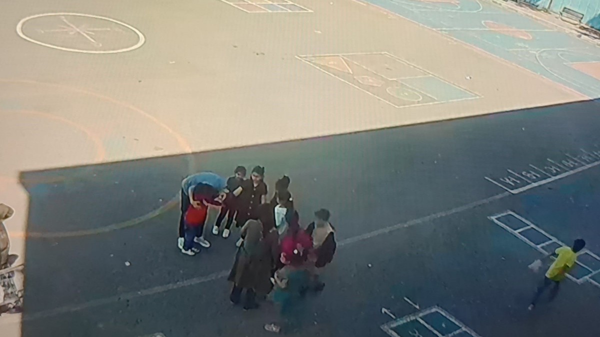 İlkokul öğrencisine Heimlich manevrasıyla hayati müdahale