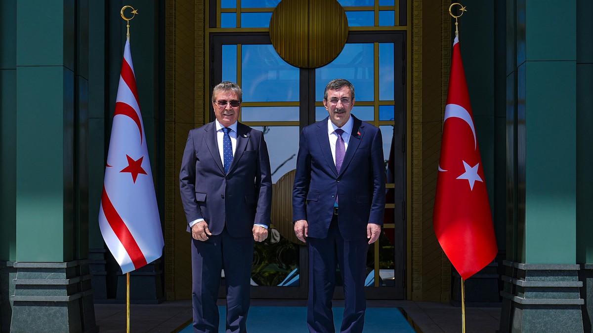 Cumhurbaşkanı Yardımcısı Yılmaz, KKTC Başbakanı Üstel ile görüştü