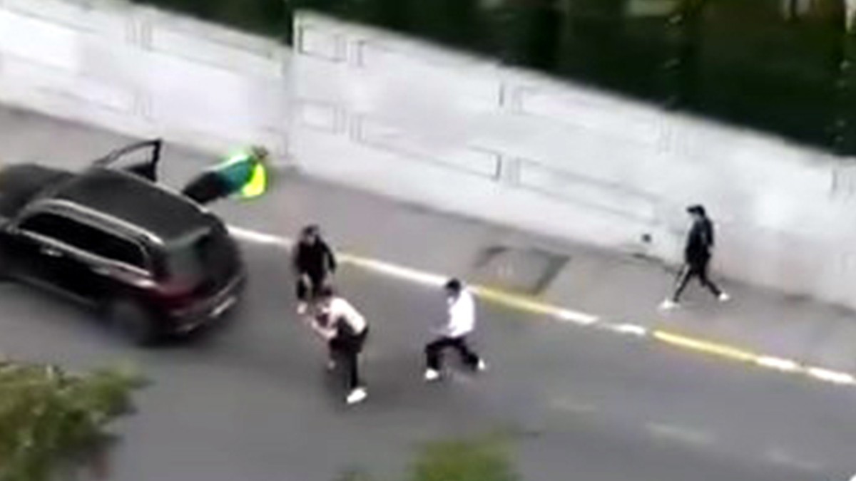 Avcılar’da tekmeli yumruklu trafik kavgası