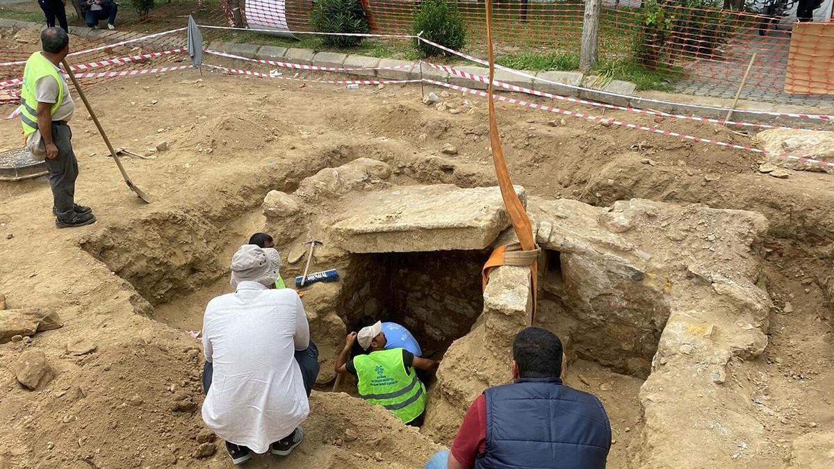 Aydın'da bulunan oda mezarın üstü kapatıldı