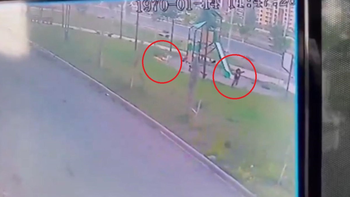 Kız çocuğunu köpekten güvenlik görevlisi kurtardı!