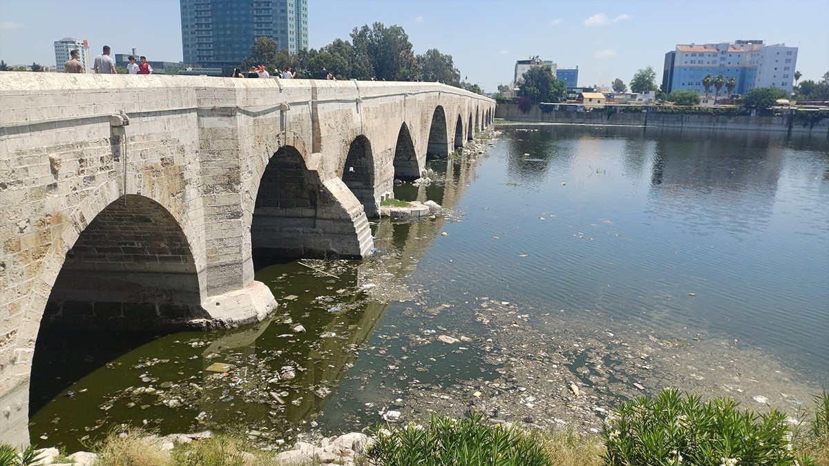 Seyhan Nehri'nde kirlilik