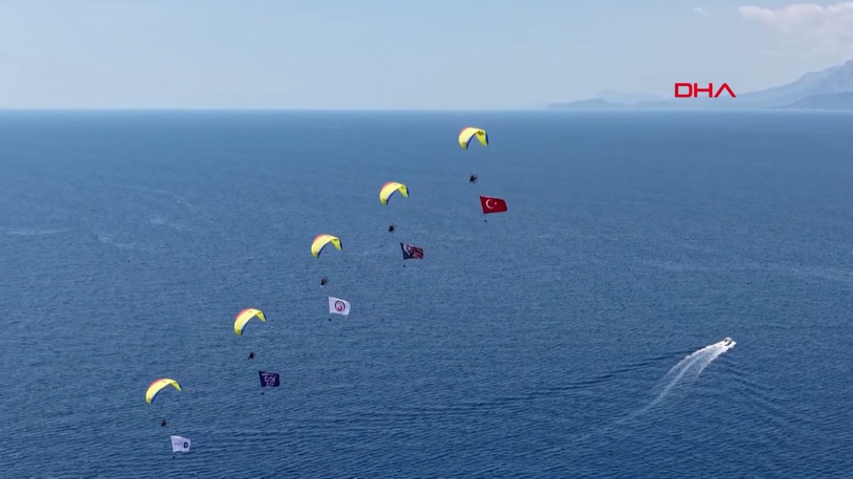 THK'dan 19 Mayıs'ta Antalya semalarında paramotor gösterisi