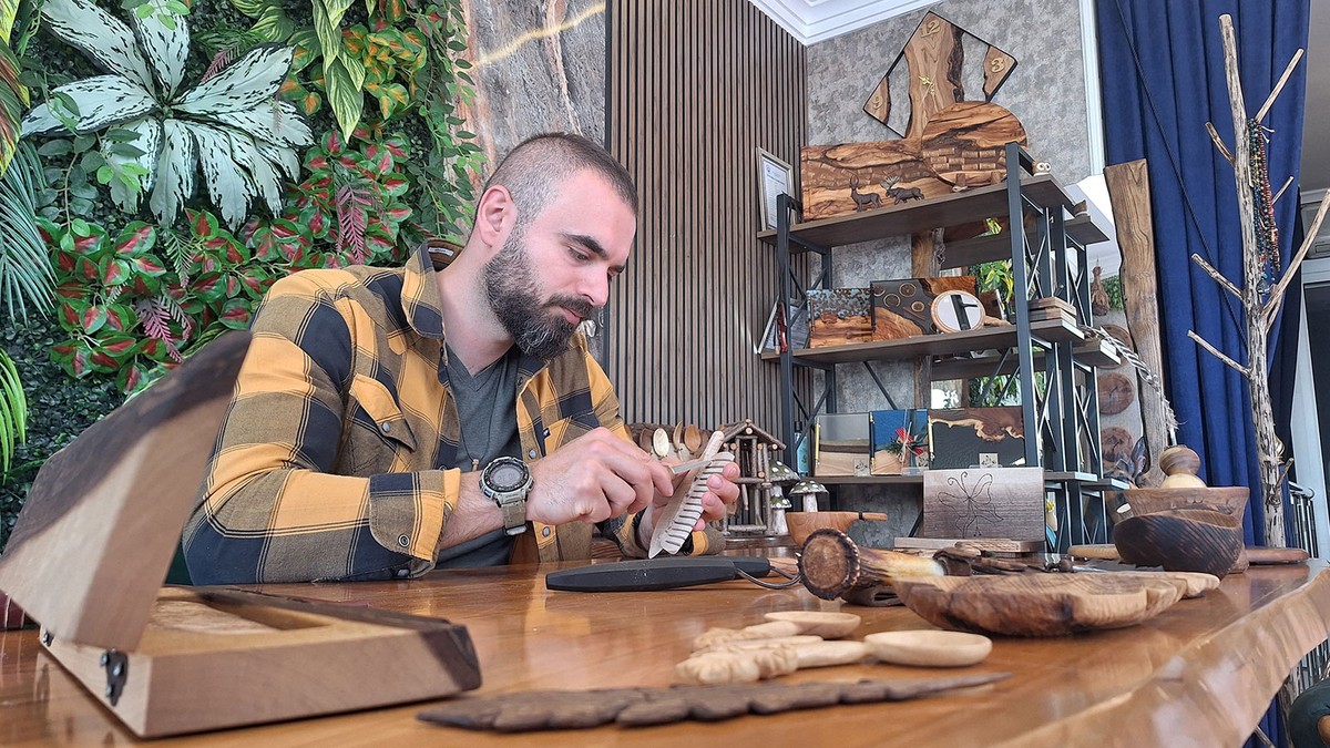 Hobi olarak başladı artık dünyaya satıp ekmek parasını bundan kazanıyor