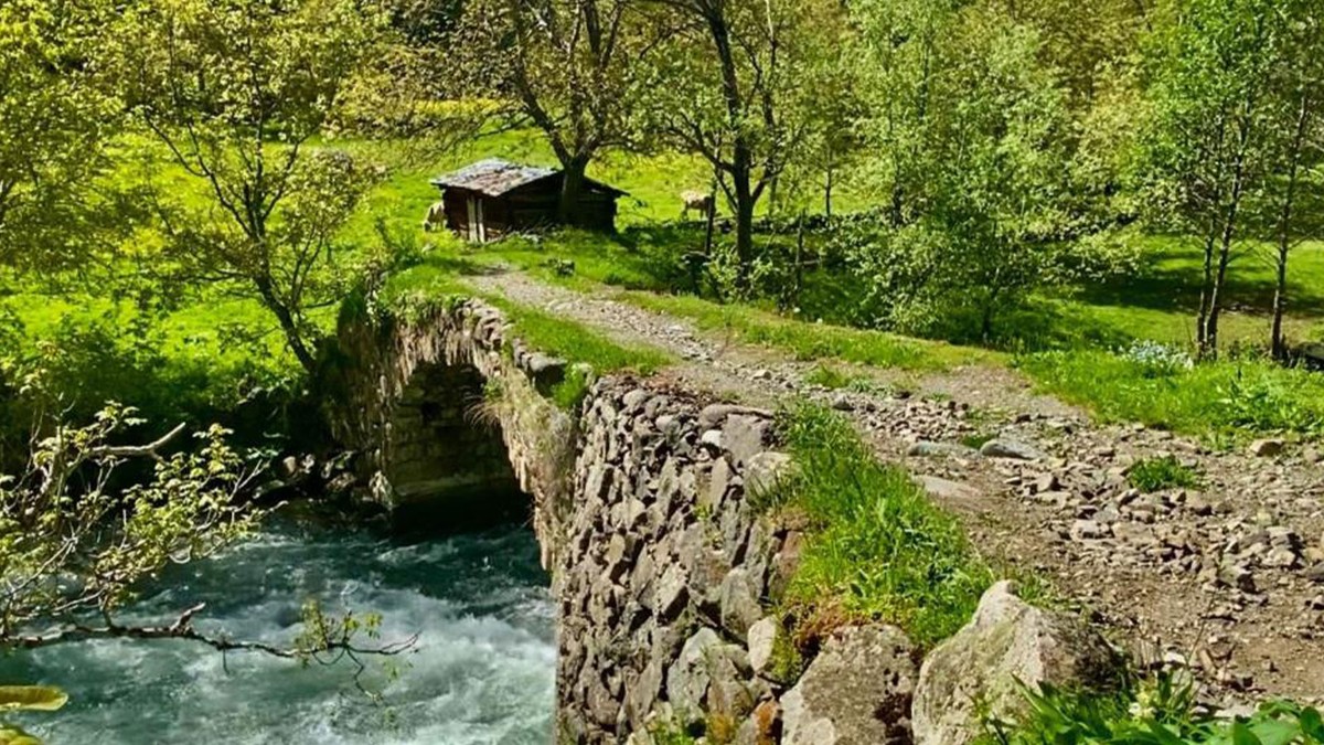 Yüz yıllardır zamana direniyor! Orta Çağ'dan kalan köprüye ilgi artıyor