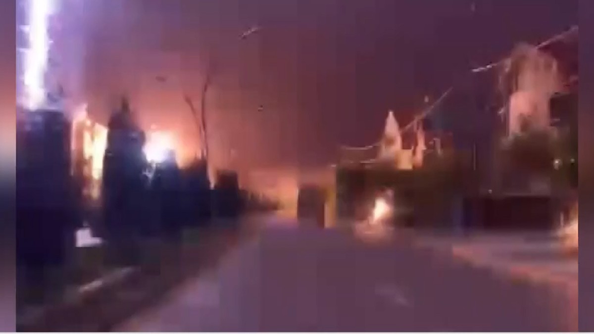 Bolu’da korku dolu yıldırım düşme anı kameraya yansıdı