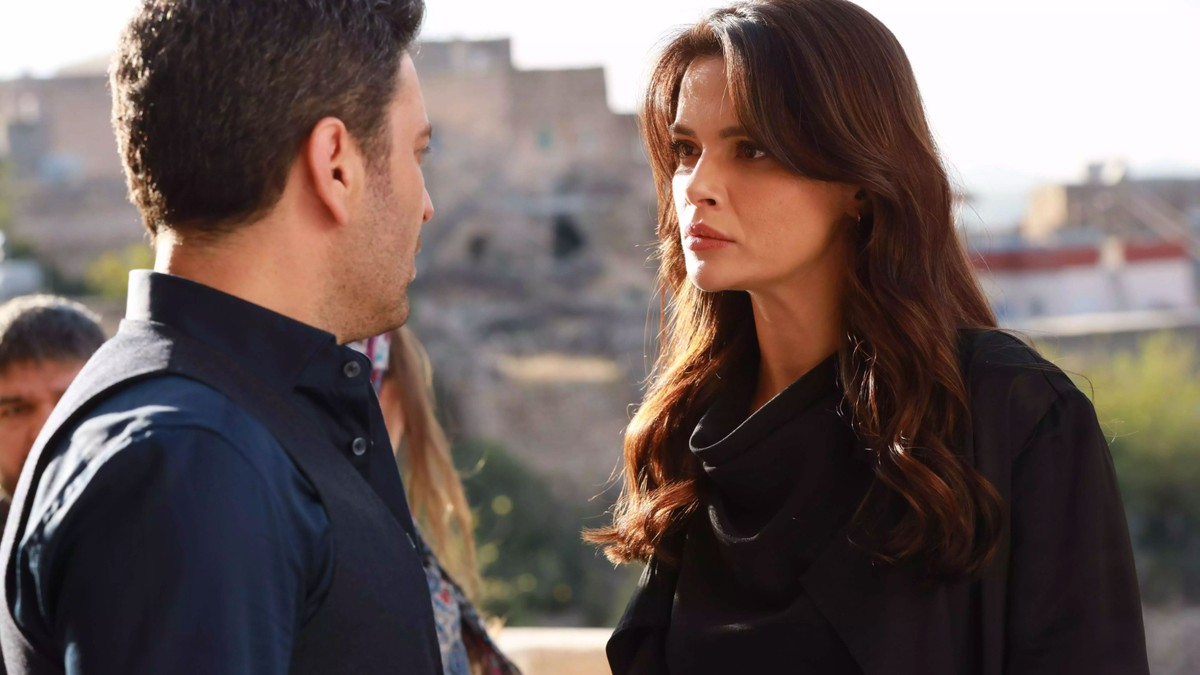 Cannes'da aşka geldi! Uzak Şehir'in Alya'sı Sinem Ünsal'dan romantik paylaşım