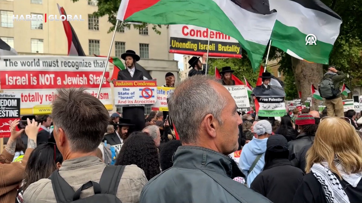 Londra'da binlerce kişi, İngiltere'nin İsrail'e silah satışını protesto etti