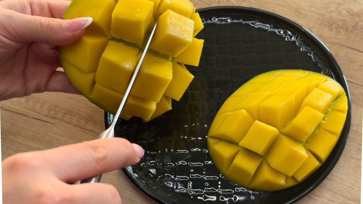 Tüm kadınları yakından ilgilendiriyor! Günde 2 mango yemek o sorunu hayatınızdan çıkarmayı sağlıyor