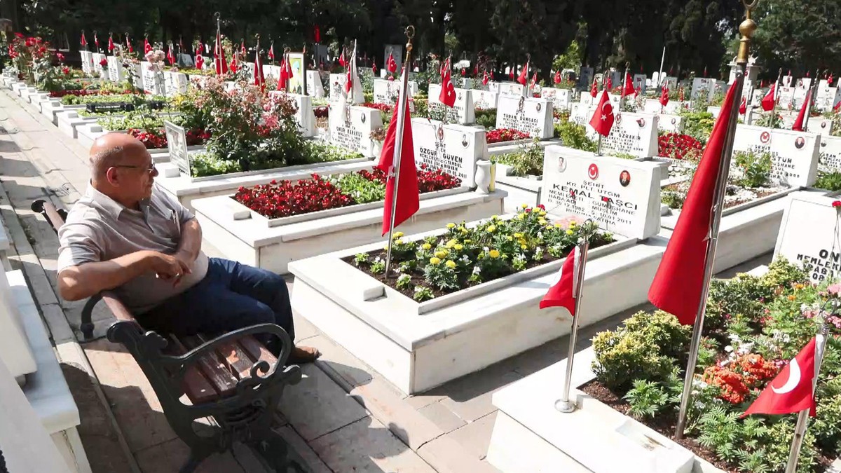 Edirnekapı Şehitliği'nde buruk Babalar Günü