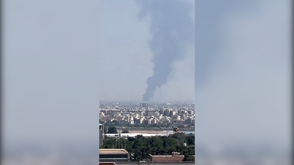 "Tahran'ın batısındaki Mehrabad havalimanı bombalanıyor"