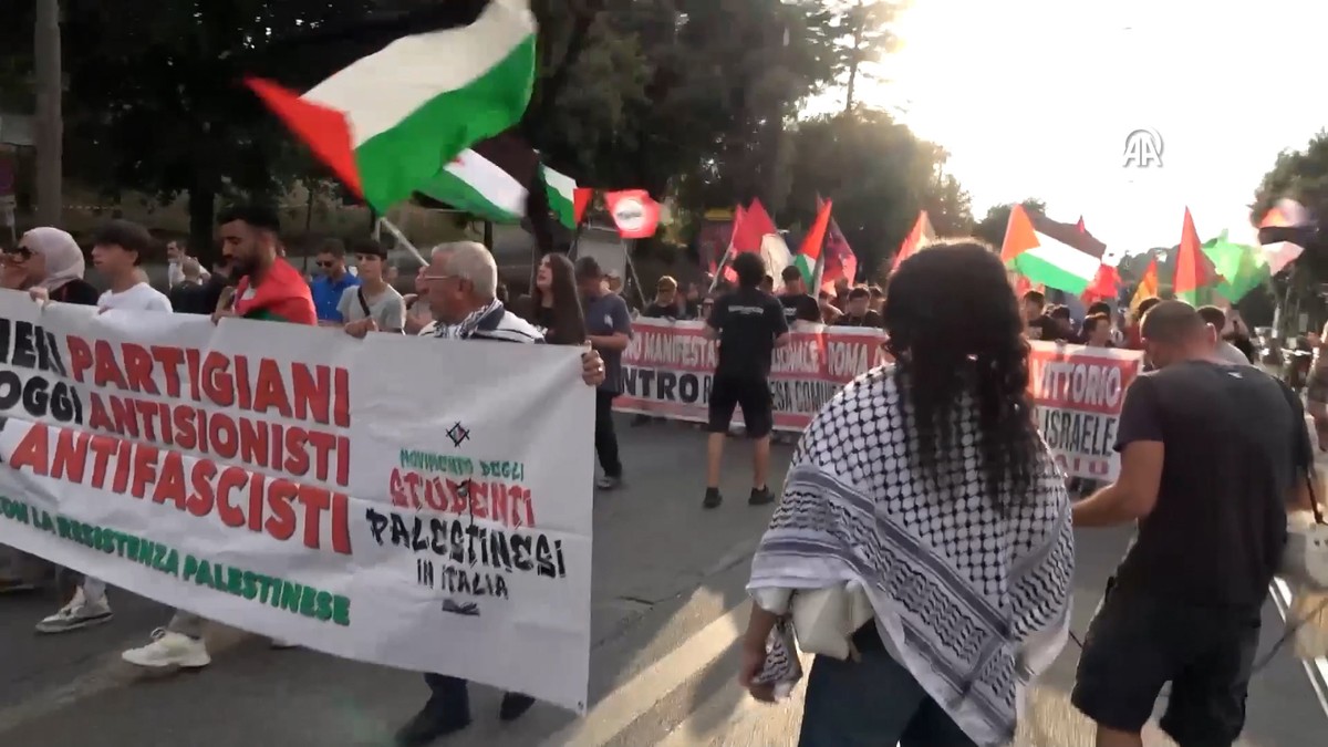 İtalya'da İsrail'in Orta Doğu'daki saldırganlığına protesto
