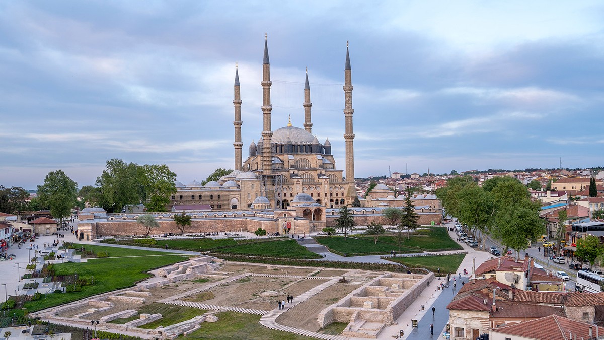 "Selimiye UNESCO kriterlerine göre restore ediliyor"