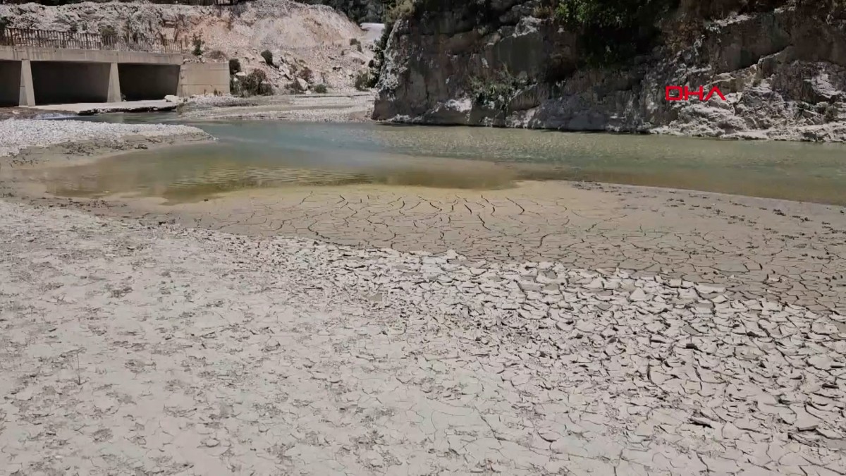 Demre Çayı'nda "sera atığı" tehdidi