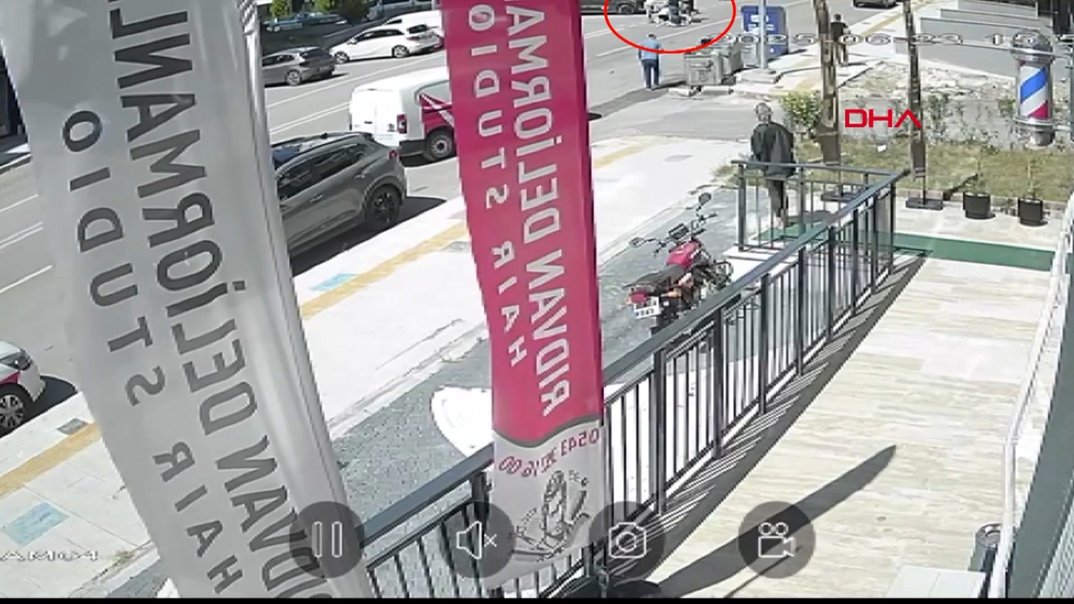 Otomobil ile motosiklet çarpıştı