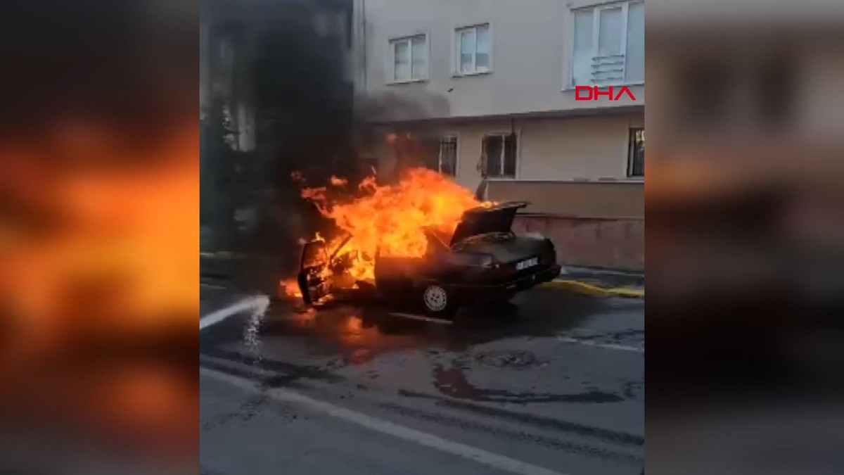 Seyir halindeki otomobil alev aldı
