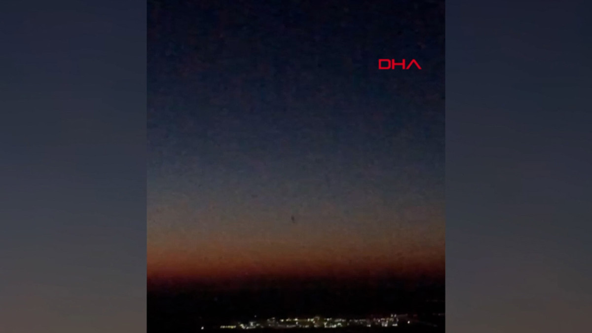 Gökyüzündeki paraşüte benzeyen nesnenin ne olduğu belirlendi