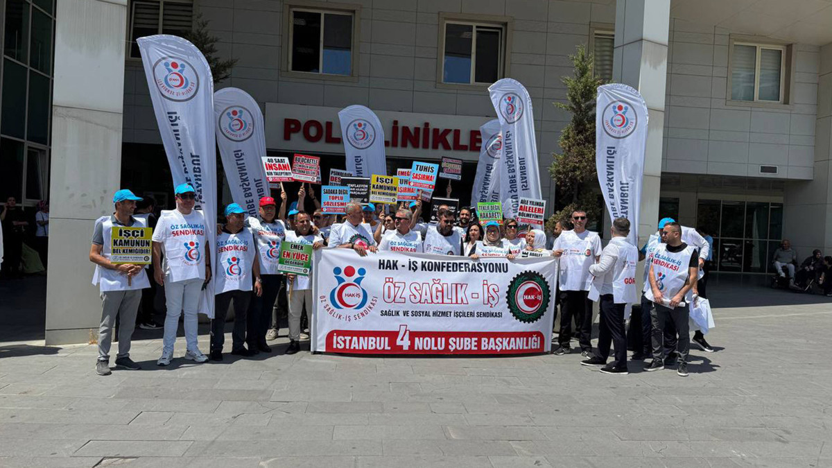İstanbul'da Öz Sağlık-İş Sendikası üyelerinden eylem