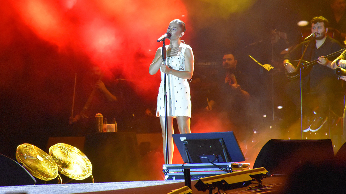 Kültür Yolu Festivali'nde Merve Özbey rüzgarı