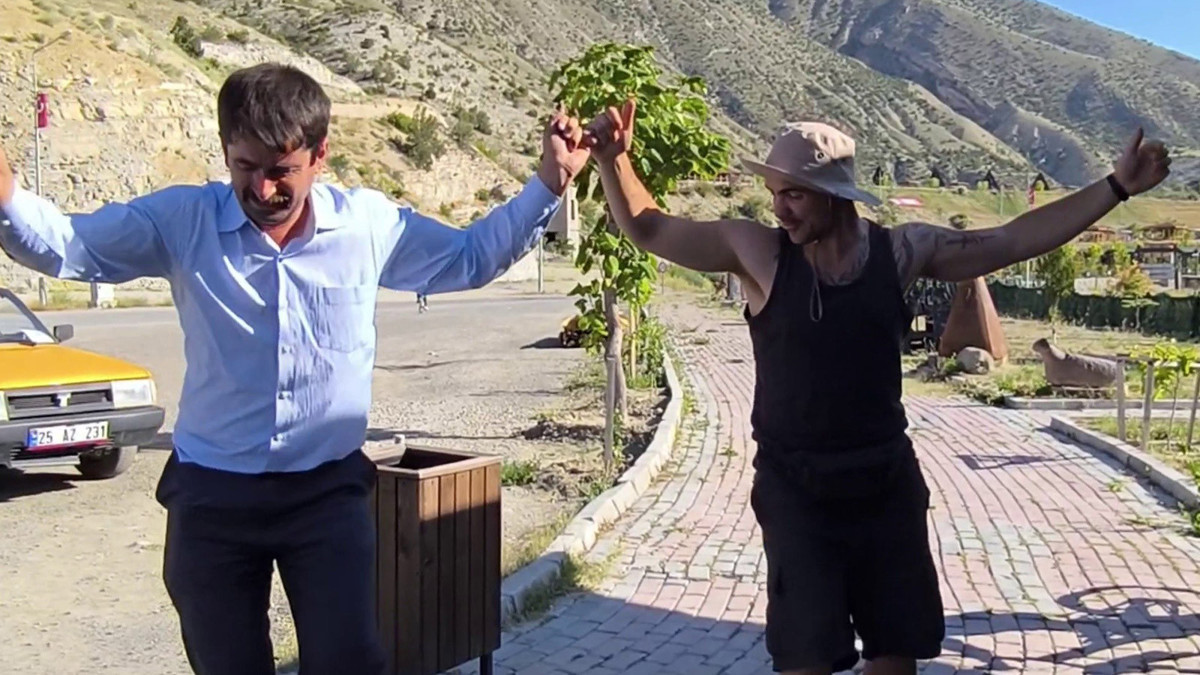 Dünyayı gezen Portekizli turistten Tortum Şelalesi'nde Erzurum havası