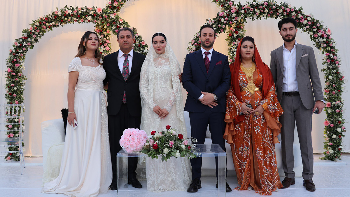Vanlı iş adamından takısız düğün