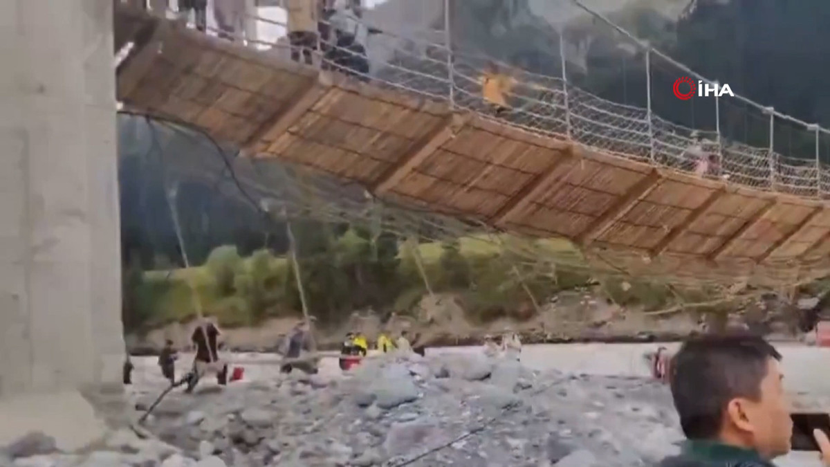 Çin'de asma köprünün halatı koptu: 5 ölü, 24 yaralı