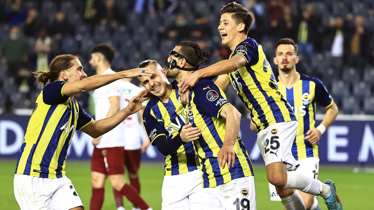 Fenerbahçe, Hatayspor'u 2 golle geçti