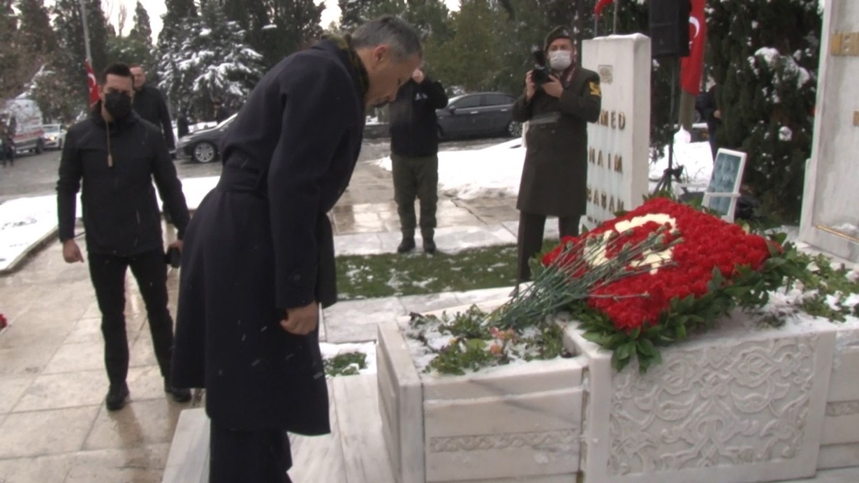 Mehmet Akif Ersoy kabri başında anıldı