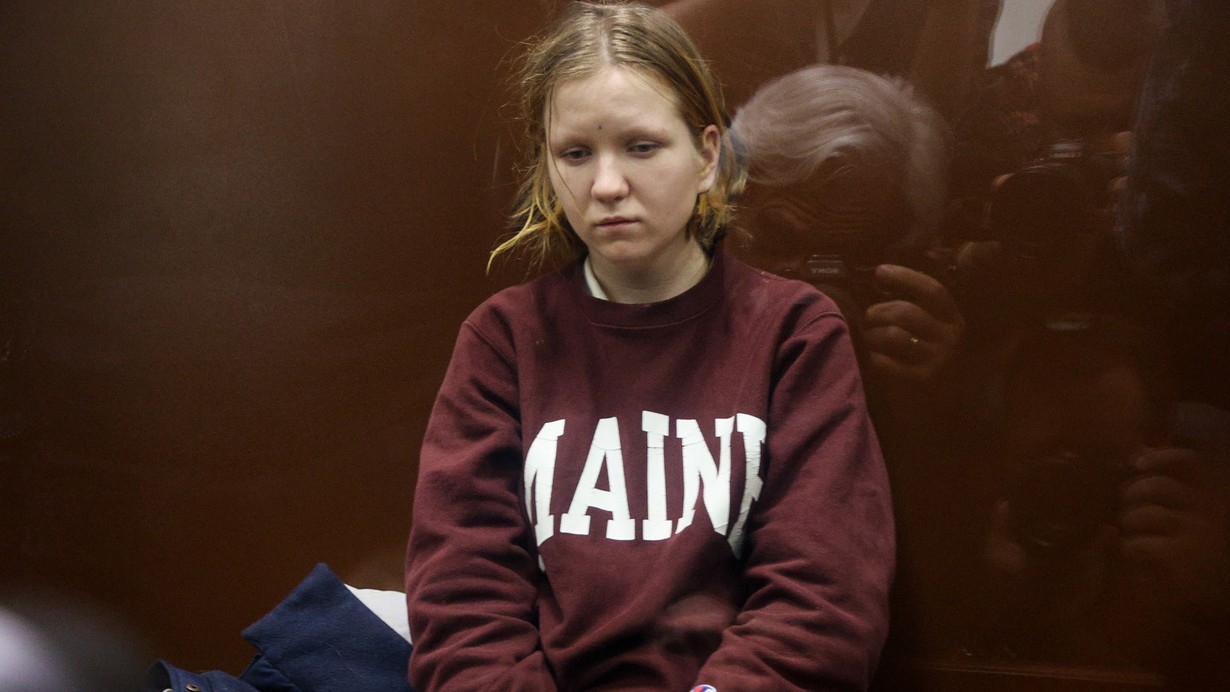 St. Petersburg'da bombalı saldırının faili Darya Trepova, hakim karşısına çıktı
