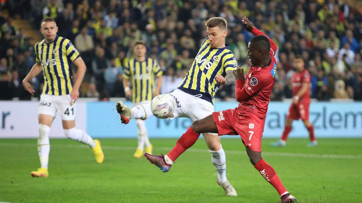 Sivasspor-Fenerbahçe maçlarının biletleri satışa çıktı! İşte fiyatlar