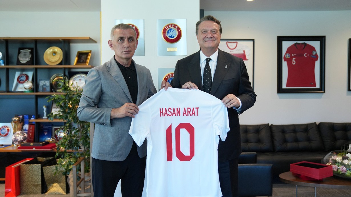 Beşiktaş Başkanı Hasan Arat, TFF Başkanı İbrahim Hacıosmanoğlu'nu ziyaret etti