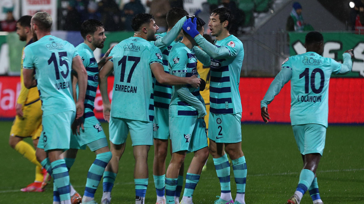 Rizespor gruptaki ilk galibiyetini aldı