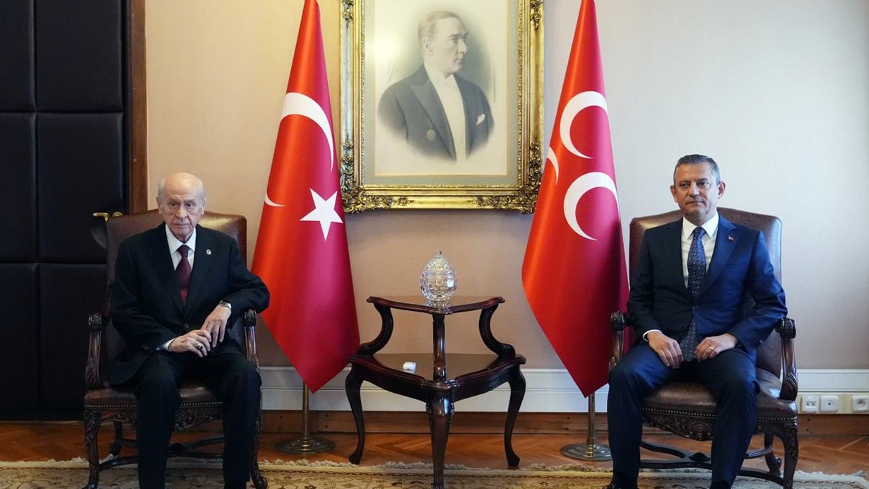 Devlet Bahçeli'den Özgür Özel'e teşekkür telefonu
