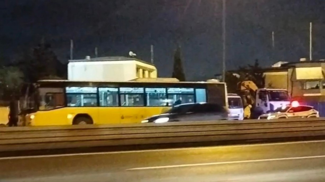 15 Temmuz Şehitler Köprüsü'nde İETT otobüsü arıza yaptı