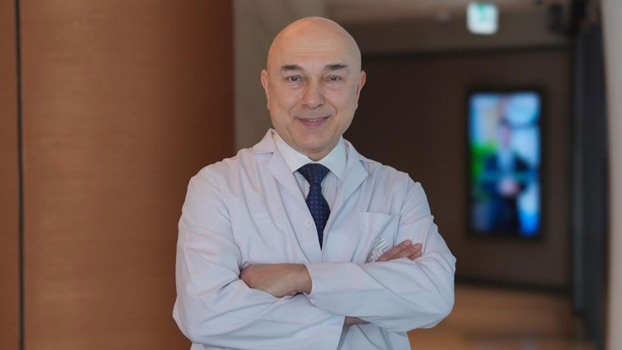 Guinness Rekortmeni Doç. Dr. Ali Zırh, 2 bininci ameliyatını gerçekleştirdi