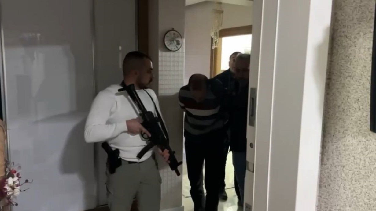FETÖ’den aranıyordu... Firari astsubay sahte kimlikle yakalandı