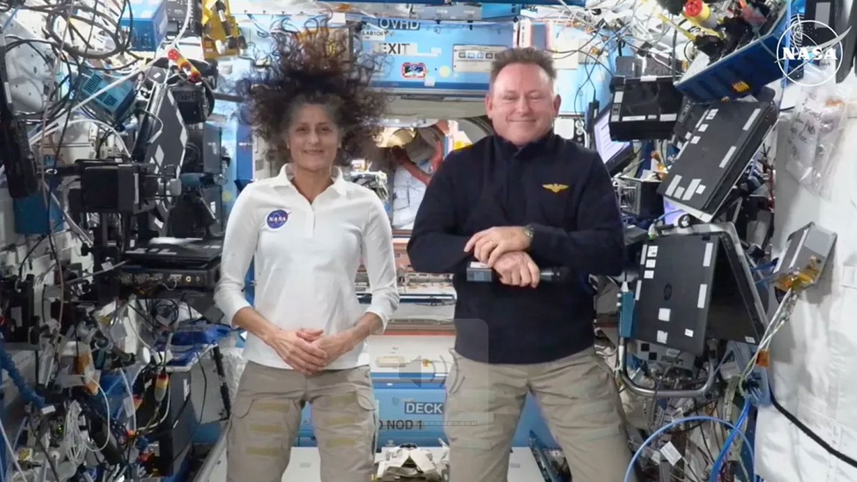 Uzayda mahsur astronotların dönüş yolculuğu başladı
