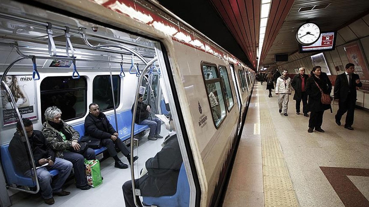 İstanbul'da bazı metro seferleri durduruldu, bazı yollar kapatıldı