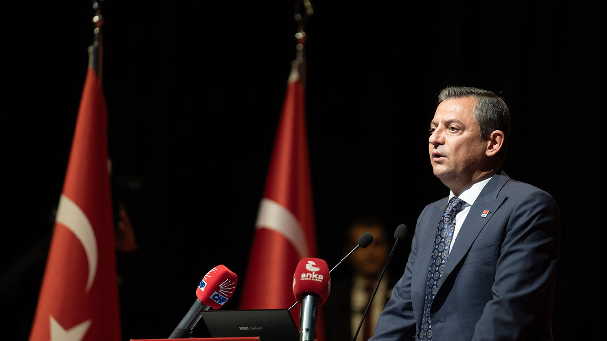 Özgür Özel'den İmamoğlu'na gözaltı kararına sert tepki: Bir sonraki cumhurbaşkanımıza darbe girişimi ile karşı karşıyayız