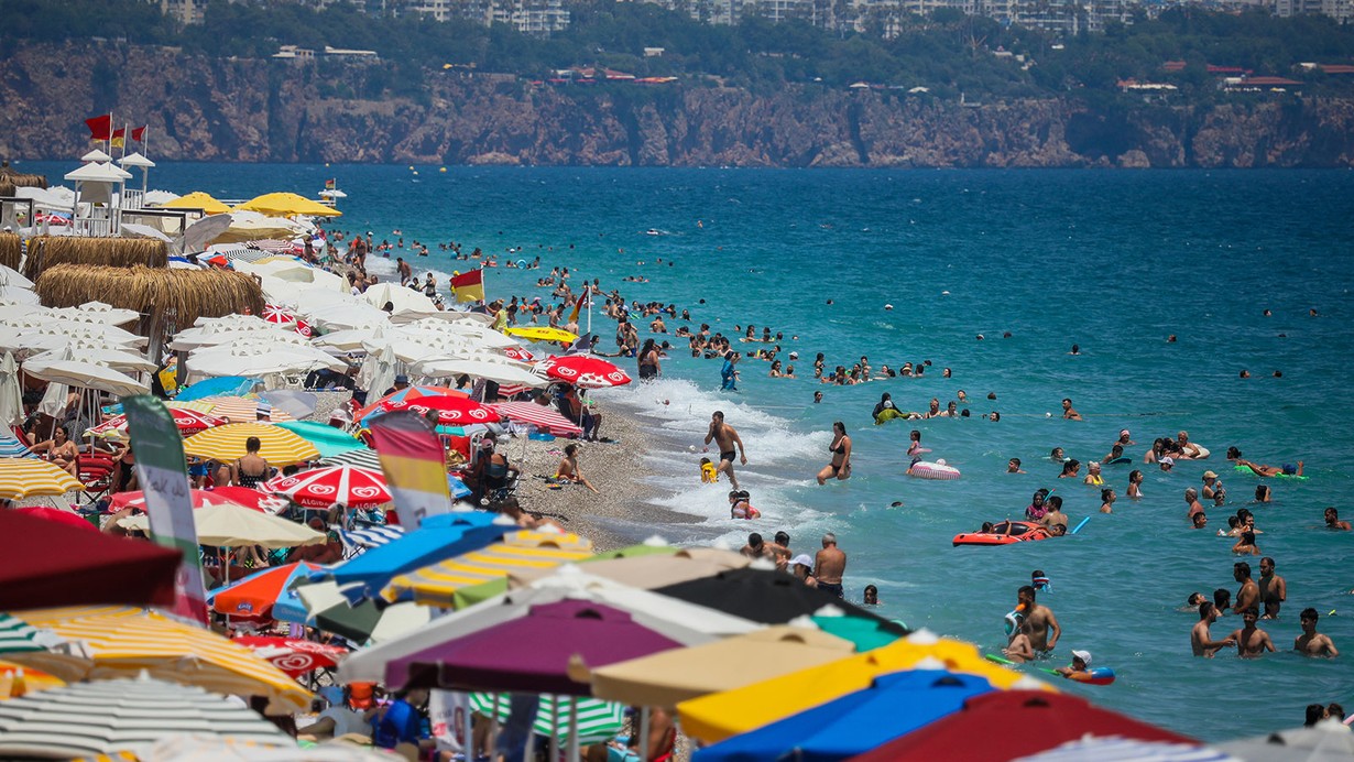 Turizmcilerin gözü savaşın bitmesinde: Antalya'ya 20 milyon turist gelir