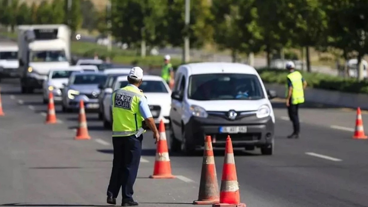 İstanbul Valiliği yeni tedbirlerini açıkladı: Bu yollar yarın 14:00'a kadar kapalı
