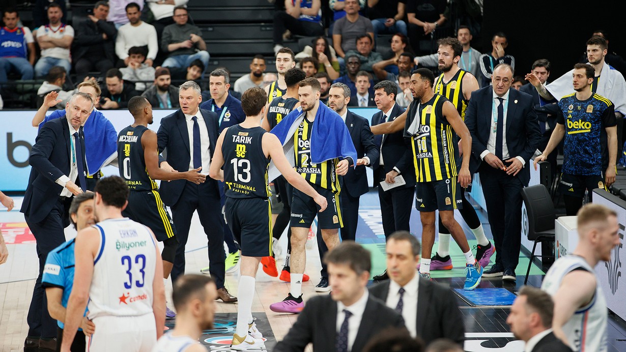 Nefes kesen derbide kazanan Fenerbahçe Beko oldu