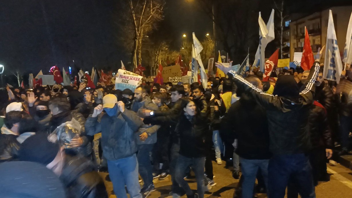 Bursa'da 'İmamoğlu' protestoları: CHP İl Başkanı gözünden yaralandı, çok sayıda gözaltı var