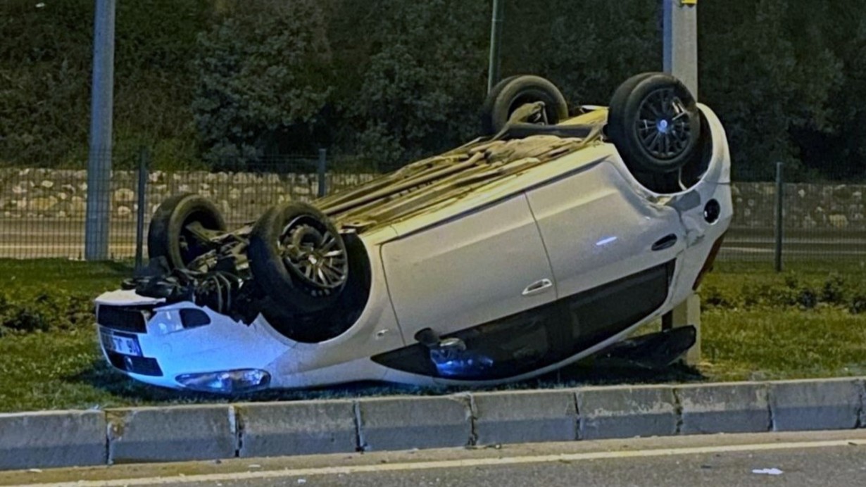 Bursa'da otomobil takla attı: İki yaralı