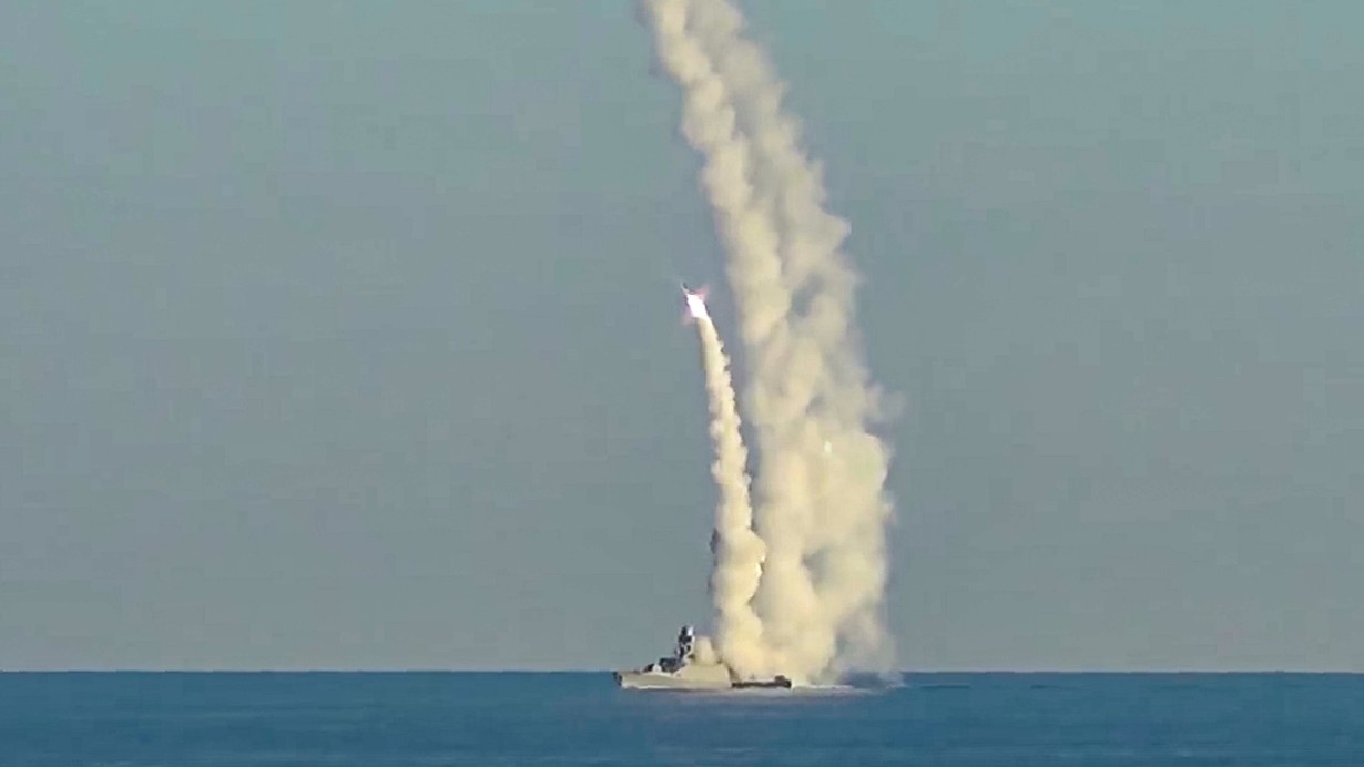 Rus denizaltı Japon Denizi’nde ‘Kalibr’ seyir füzeleri fırlattı