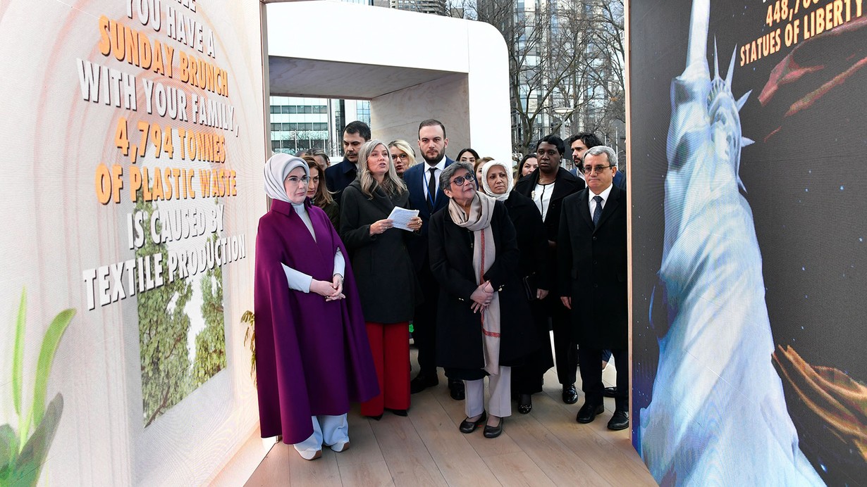 Emine Erdoğan, BM'deki 'Sıfır Atık Enstelasyon Sergisi'ni ziyaret etti