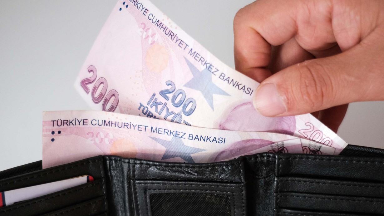 Memur emeklilerinin aylık ve ikramiyeleri hesaplara yatırıldı